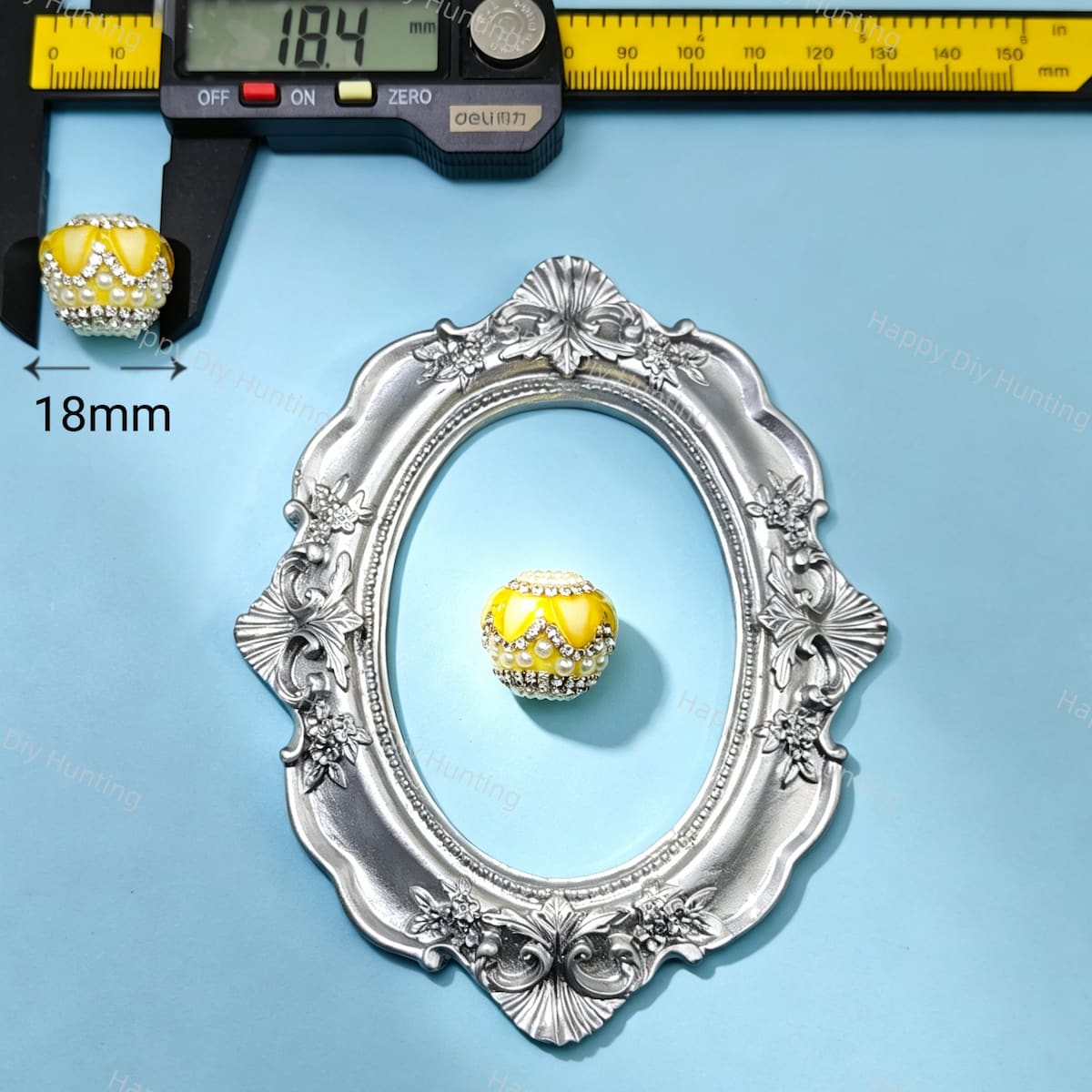 18mm yellow crown-shaped bead decorated with pearls and sparkling rhinestones. Elegant and shiny, perfect for beadable pens, keychains, and handmade crafts.