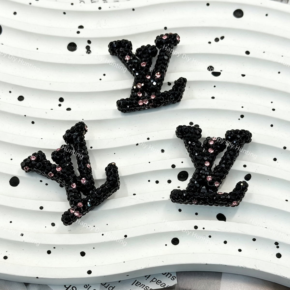 Black glitter LV charm with pink crystal inlay, ideal for cream glue, hair accessories, pen decoration.