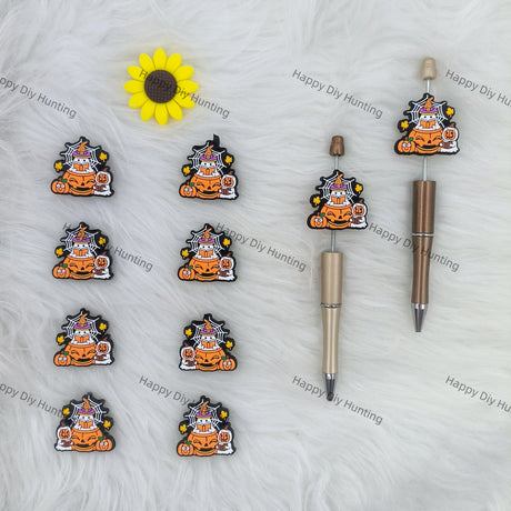 Can vinegar be used to remove black mold from silicone beads