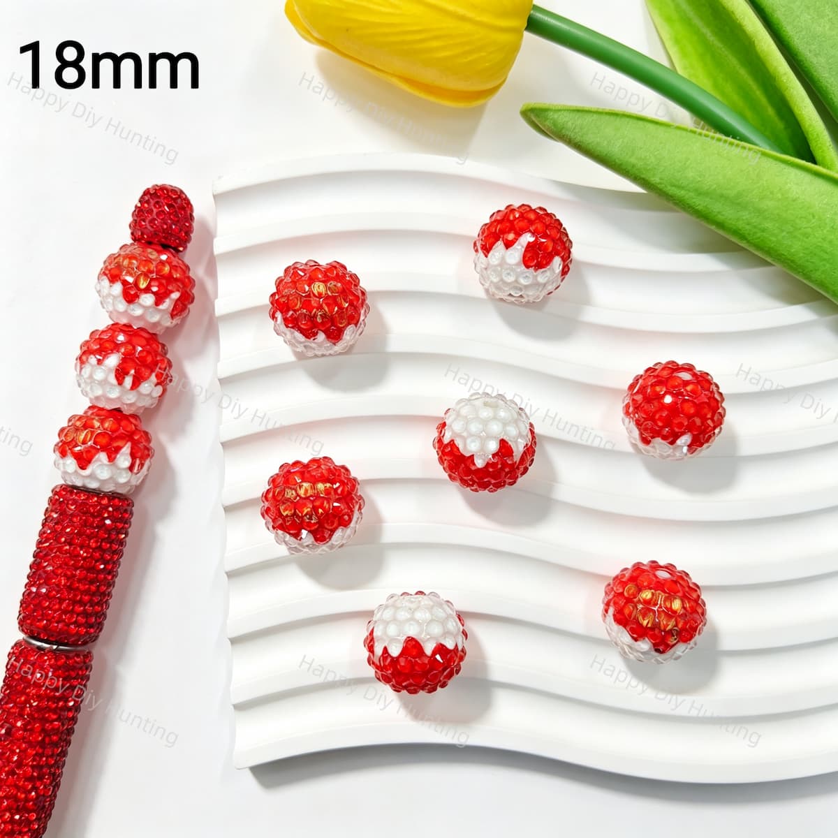 18mm acrylic rhinestone beads featuring a dripping milk print design with Merry Christmas lettering. Lightweight, festive, and durable, perfect for beadable pens, keychains, and handmade holiday crafts.