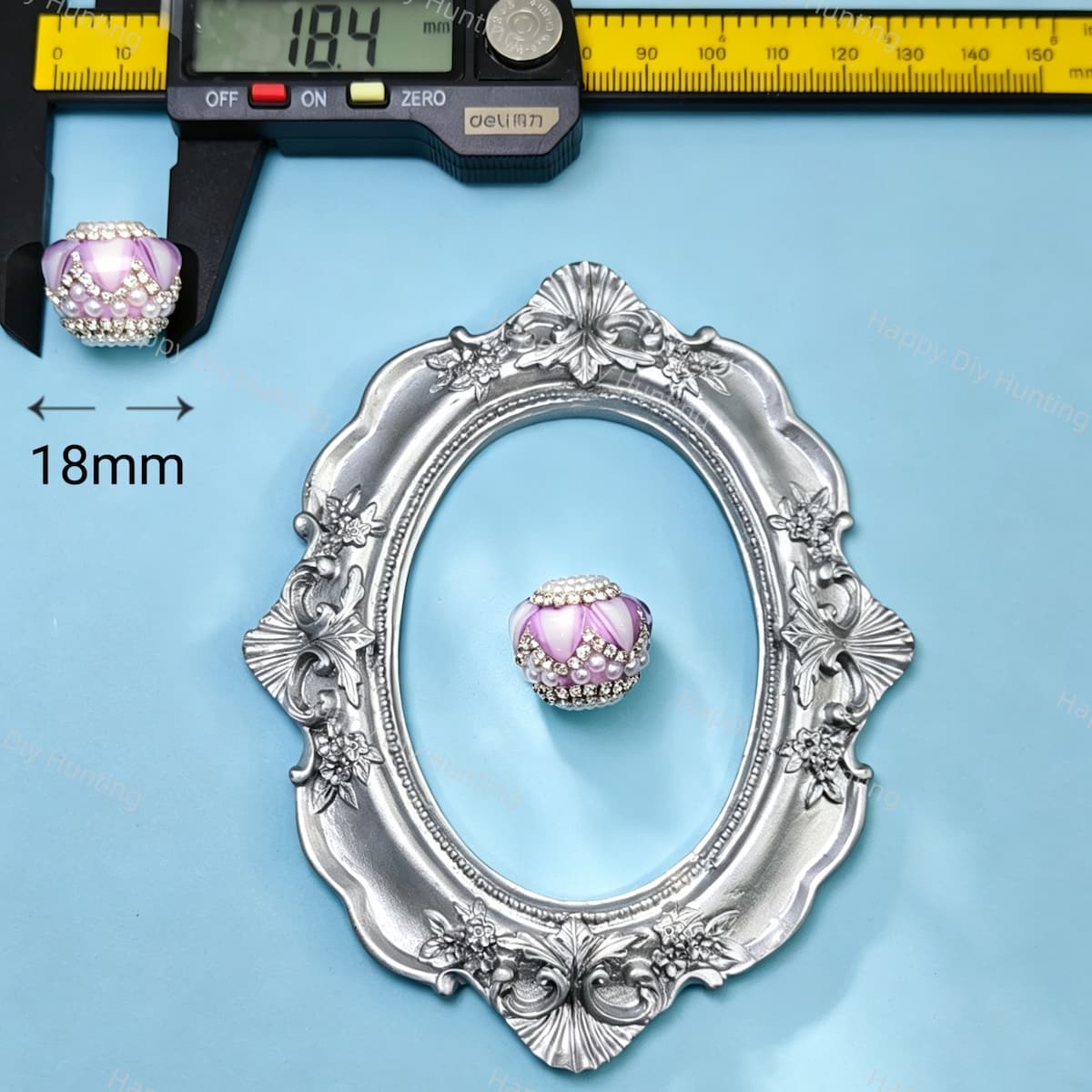 18mm purple crown-shaped bead decorated with pearls and sparkling rhinestones. Elegant and shiny, perfect for beadable pens, keychains, and handmade crafts.