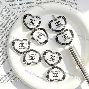 Elegant Black Floral Border White Flat Heart Acrylic Focal Beads, Double Sided Decorative Acrylic Beads For DIY Beadable Pen Keychain Bracelet Handmade Craft Supplies