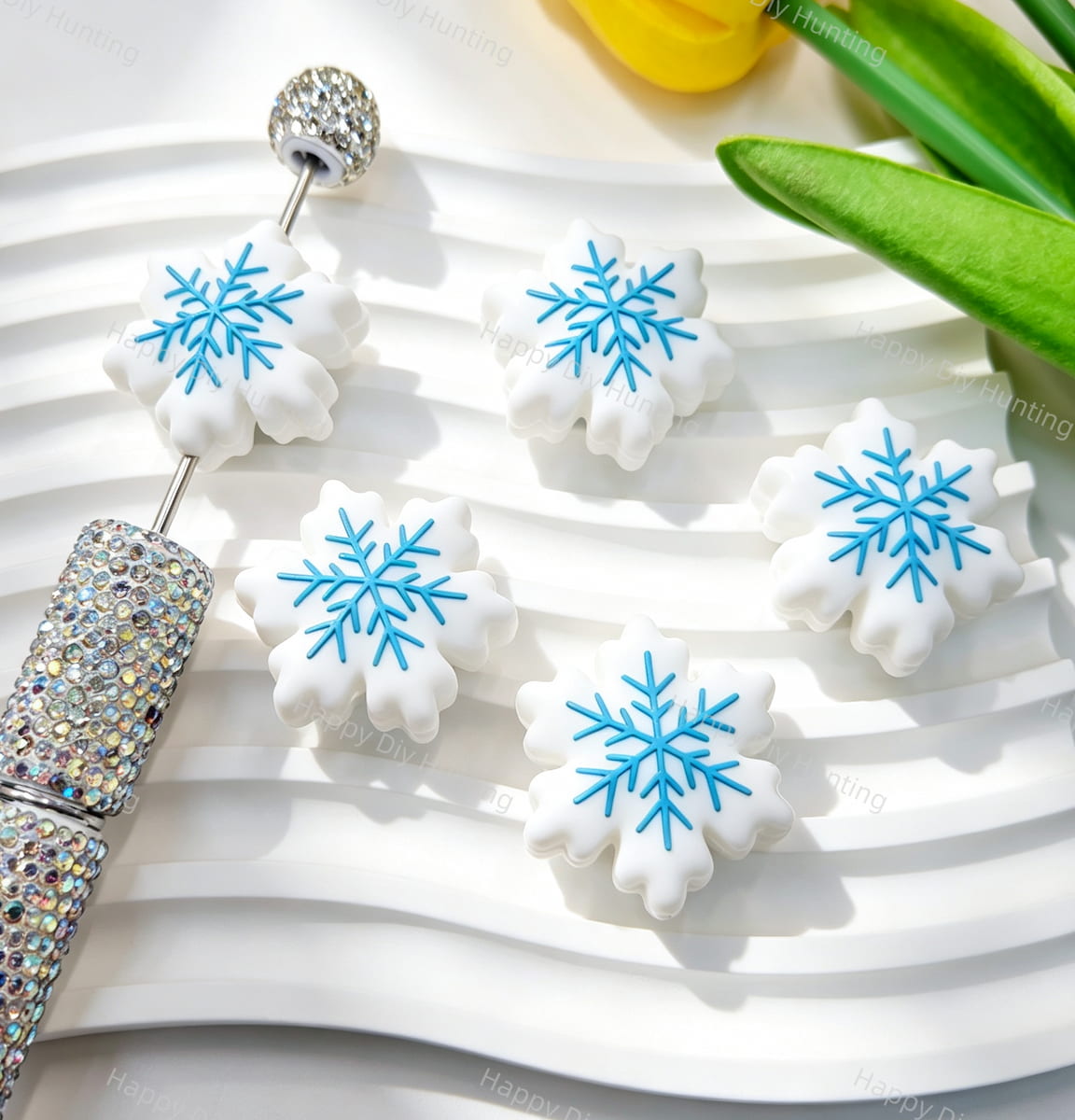 Silicone focal beads featuring a blue 3D snowflake design. Soft, durable, and flexible, perfect for beadable pens, keychains, and handmade winter crafts.