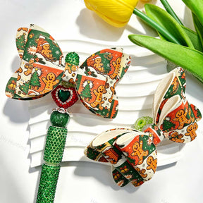 Bow-shaped beads featuring a Christmas gingerbread man print design. Lightweight, festive, and durable, perfect for beadable pens, keychains, and handmade holiday crafts.