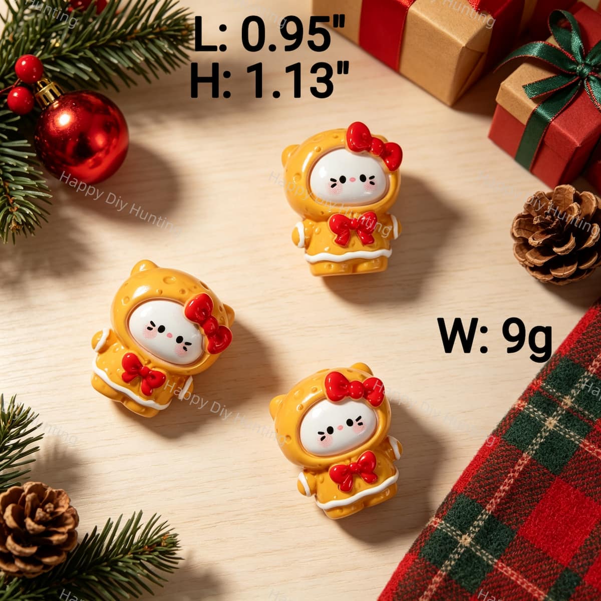 A Christmas cartoon kitty clay pen topper featuring a brown gingerbread outfit with red bows. Measures 0.95" L x 1.13" H and weighs 9g. Solid clay topper with no pre-drilled holes, perfect for custom beadable pens and DIY crafts.