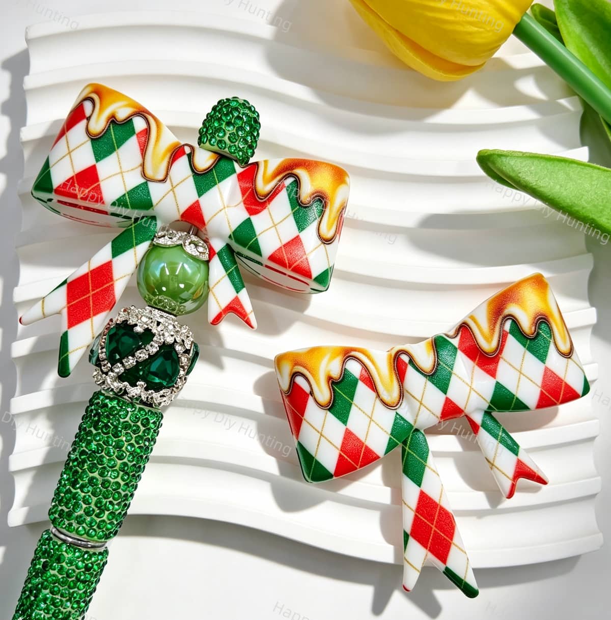 Bow-shaped silicone focal beads featuring a Christmas plaid pattern with a glossy drip finish. Soft, durable, and flexible, perfect for beadable pens, keychains, and handmade holiday crafts.