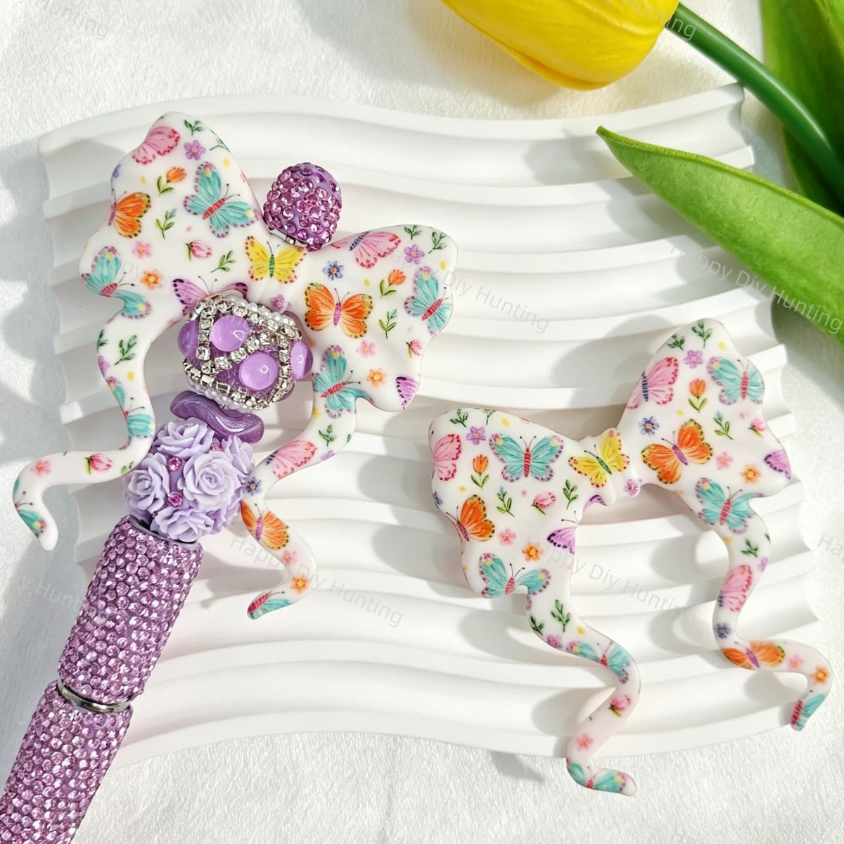 Bow-shaped silicone focal beads featuring a colorful butterfly and floral print design. Soft, durable, and flexible, perfect for beadable pens, keychains, and handmade crafts.