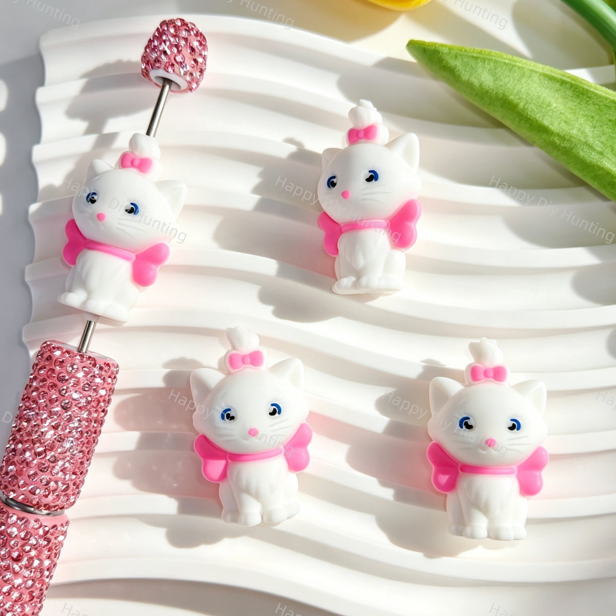Silicone focal beads featuring a cute white 3D cat design with a pink bow. Soft, durable, and flexible, perfect for beadable pens, keychains, and handmade crafts.
