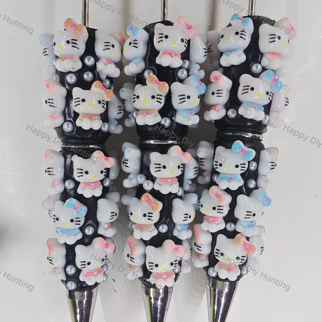 pre‑assembled pink‑bow white cartoon cat 3D figurine beadable pens, sleek black base decorated with faux pearls, cute kawaii‑style craft ballpoint pens bulk