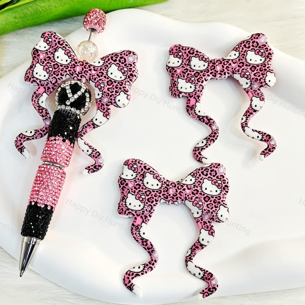 Bow-shaped silicone focal beads featuring a pink leopard and cute white cat cartoon design. Soft, durable, and flexible, perfect for beadable pens, keychains, and handmade crafts.
