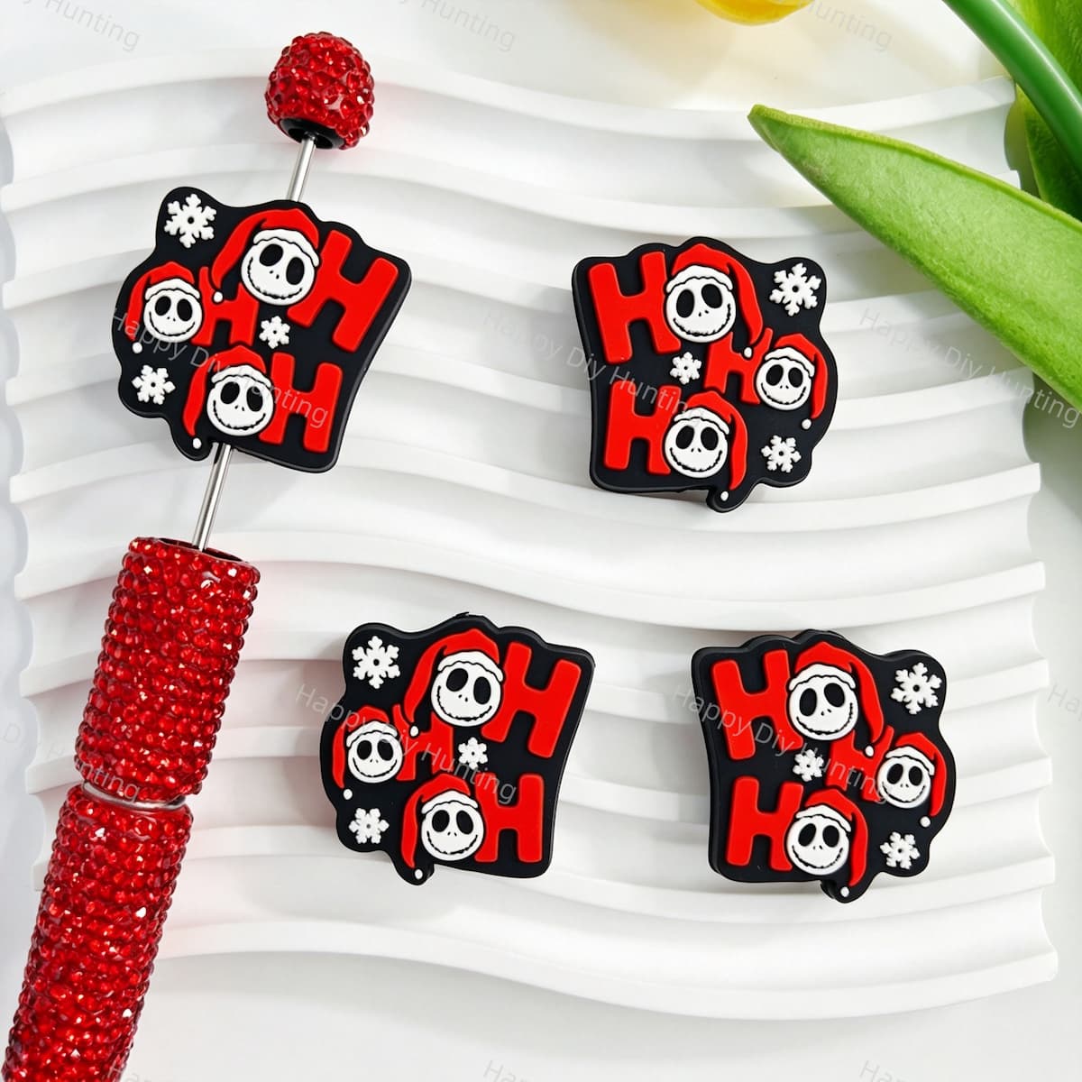 Silicone focal beads featuring a skull face with a Santa hat and snowflake print design. Soft, durable, and flexible, perfect for beadable pens, keychains, and handmade holiday crafts.