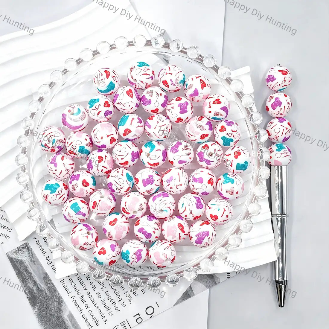 White base full print round silicone beads with pink purple teal heart lip hand doodle patterns for diy handmade beadable pen wholesale craft jewelry accessories