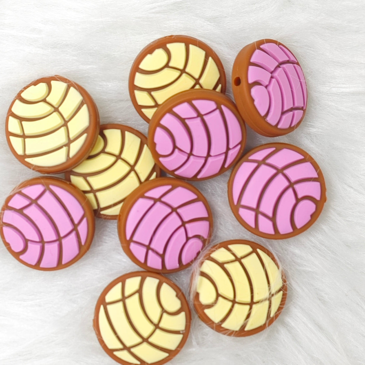 Wholesale concha Mexican pan dulce sweet bread silicone focal beads for beadable pens