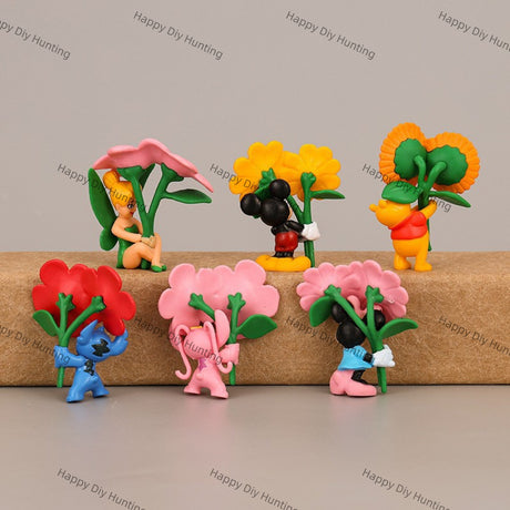 Winnie And His Friends With Vibrant Flowers Pen Topper