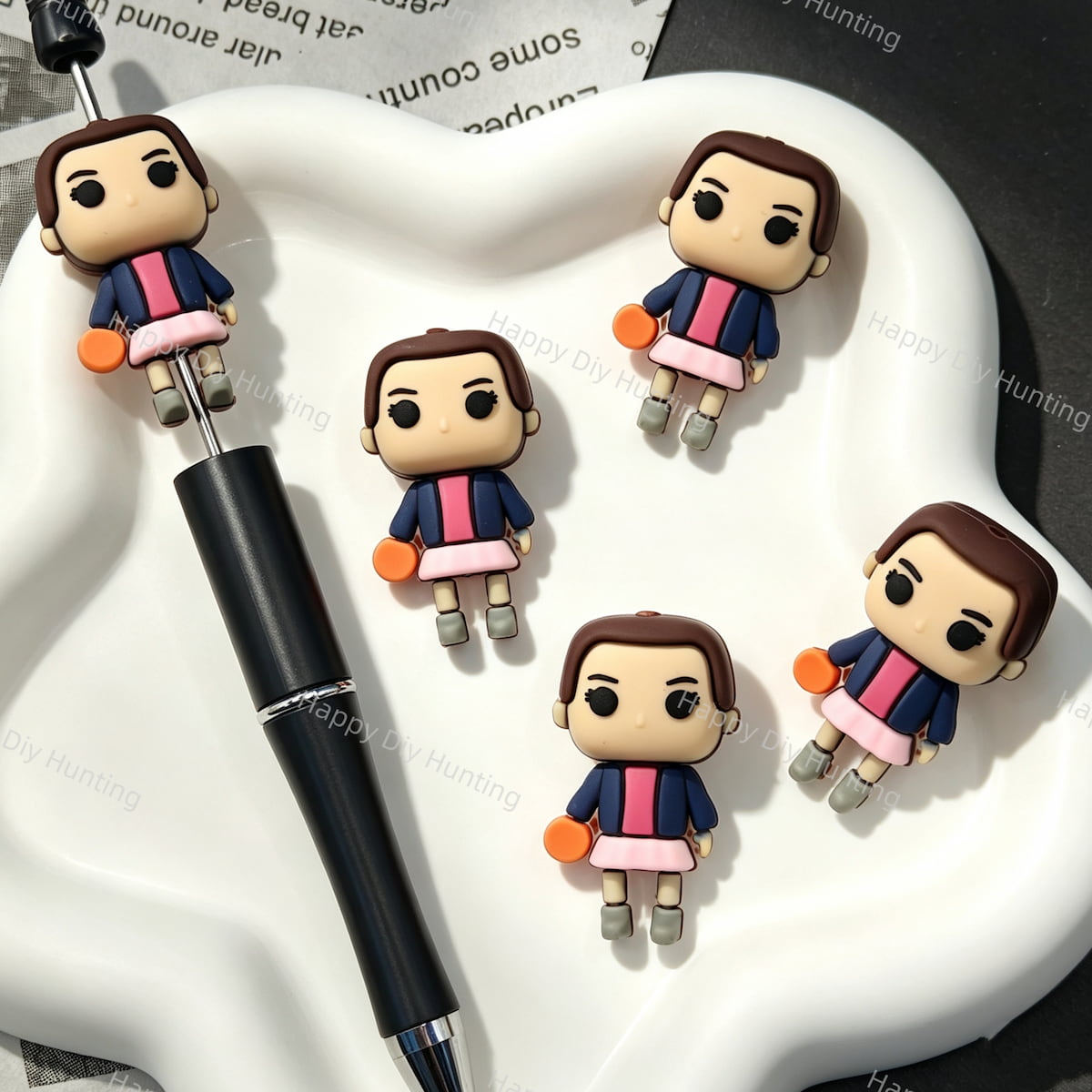 Ball‑holding cartoon girl 3D silicone focal beads, cute 3‑dimensional girl character silicone beads for beadable pens and DIY keychain craft projects.