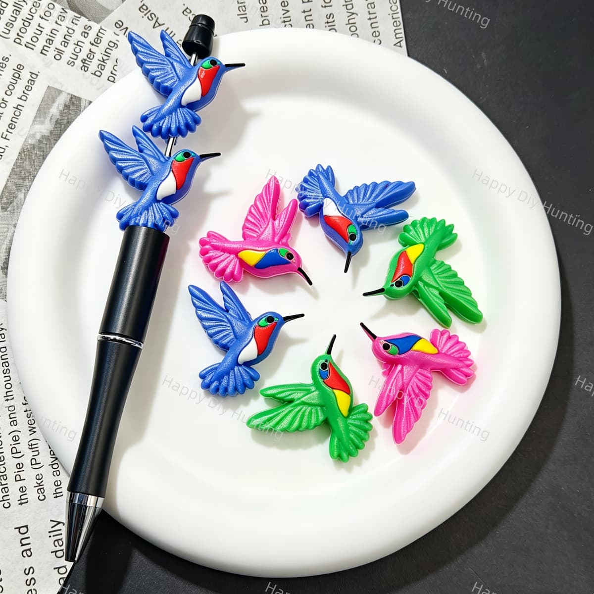 Multicolor hummingbird silicone focal beads, vivid bird‑shaped large‑hole silicone beads for beadable pens and DIY keychain craft projects