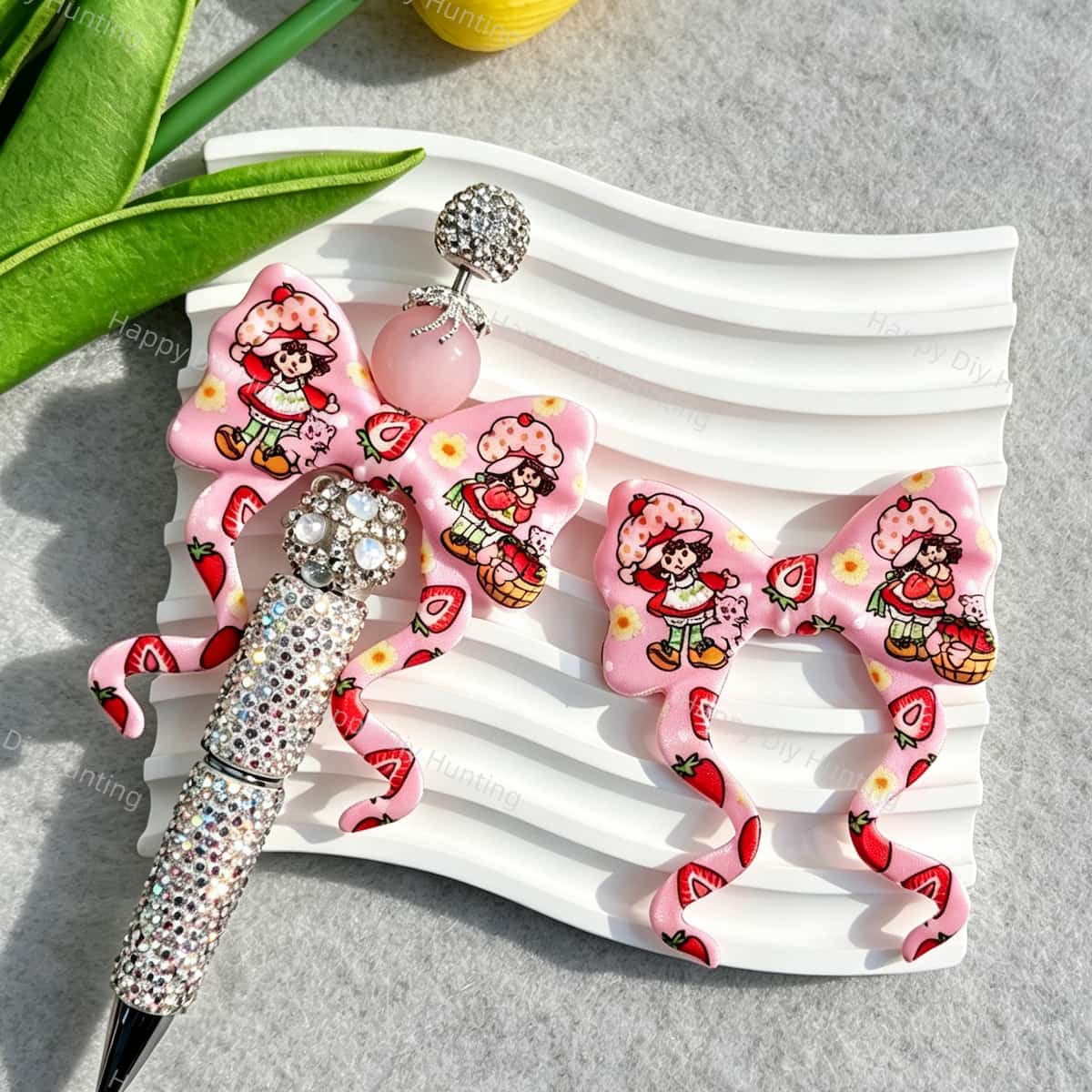 Strawberry‑cartoon print bow silicone focal beads, curly ribbon bow large‑hole beads for beadable pen DIY craft projects
